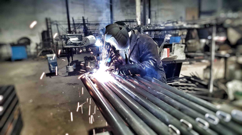 Какие материалы используют при изготовлении уличного спортивного оборудования в Казани?